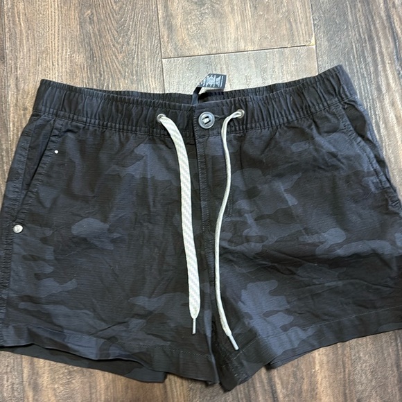 Vuori Short Womens Extra Large Black Camo Ripstop Hiking Outdoors Camping - Picture 1 of 4
